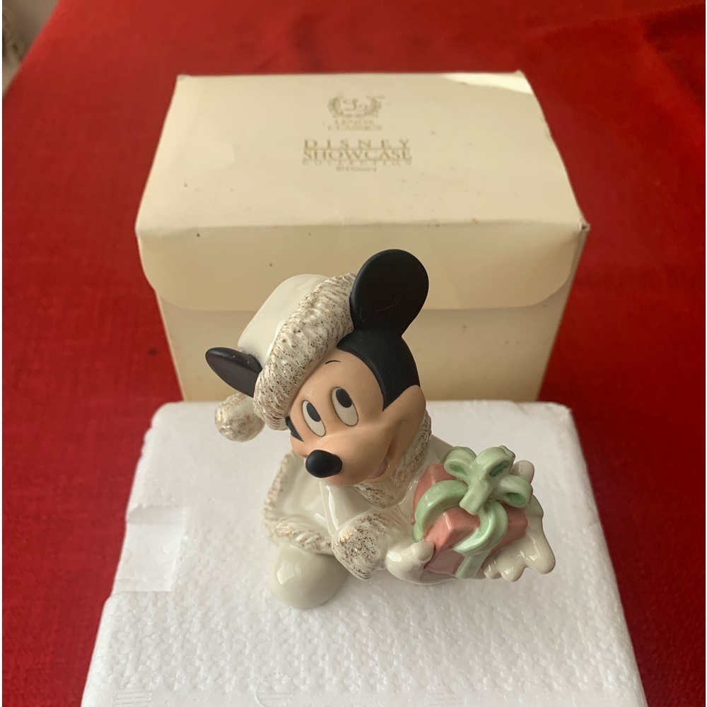 Lennox, Disney, figurine, vintage Page holiday